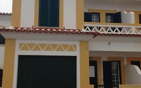 A Casinha da Tita - Moradia com Terraço